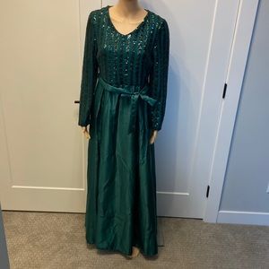 NEW Beautiful full length green sequin dress